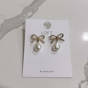 Loft pearl bow earrings